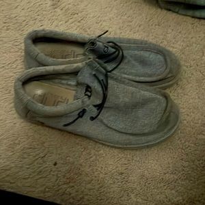 Size 9 men hey dudes